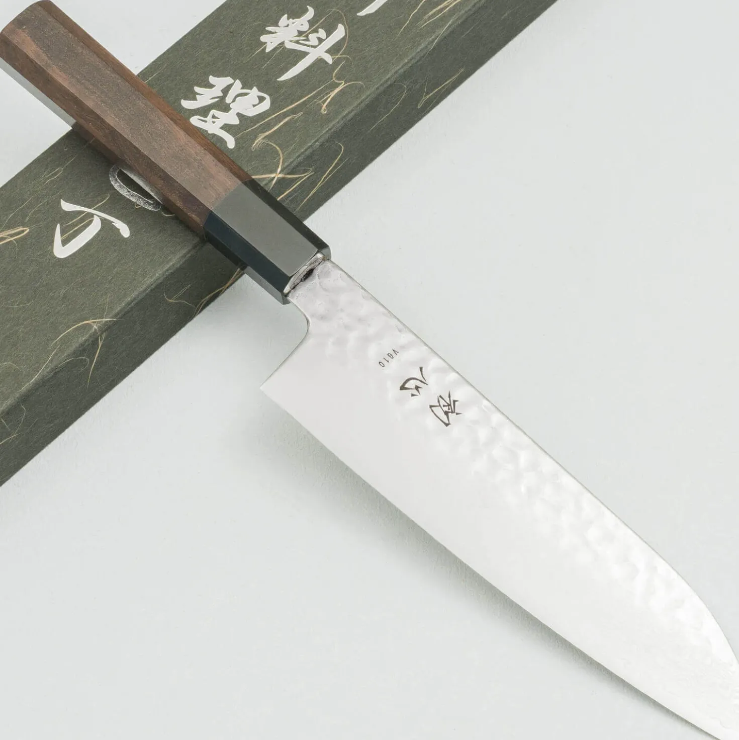 Hatsukokoro Hayabusa VG10 Tsuchime Damast Santoku