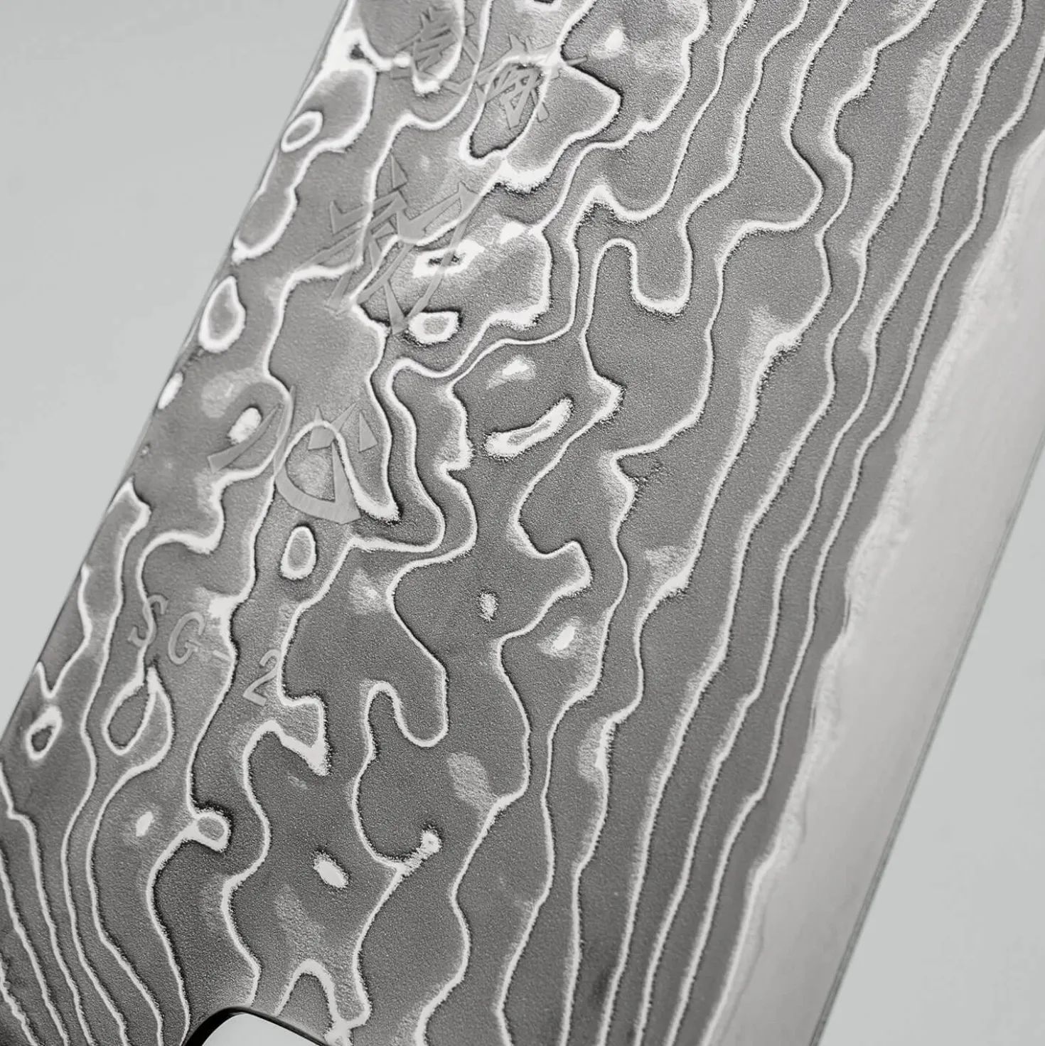 Hatsukokoro Ryuhyo Kurozome SG2 Damast Birch Santoku 18 cm
