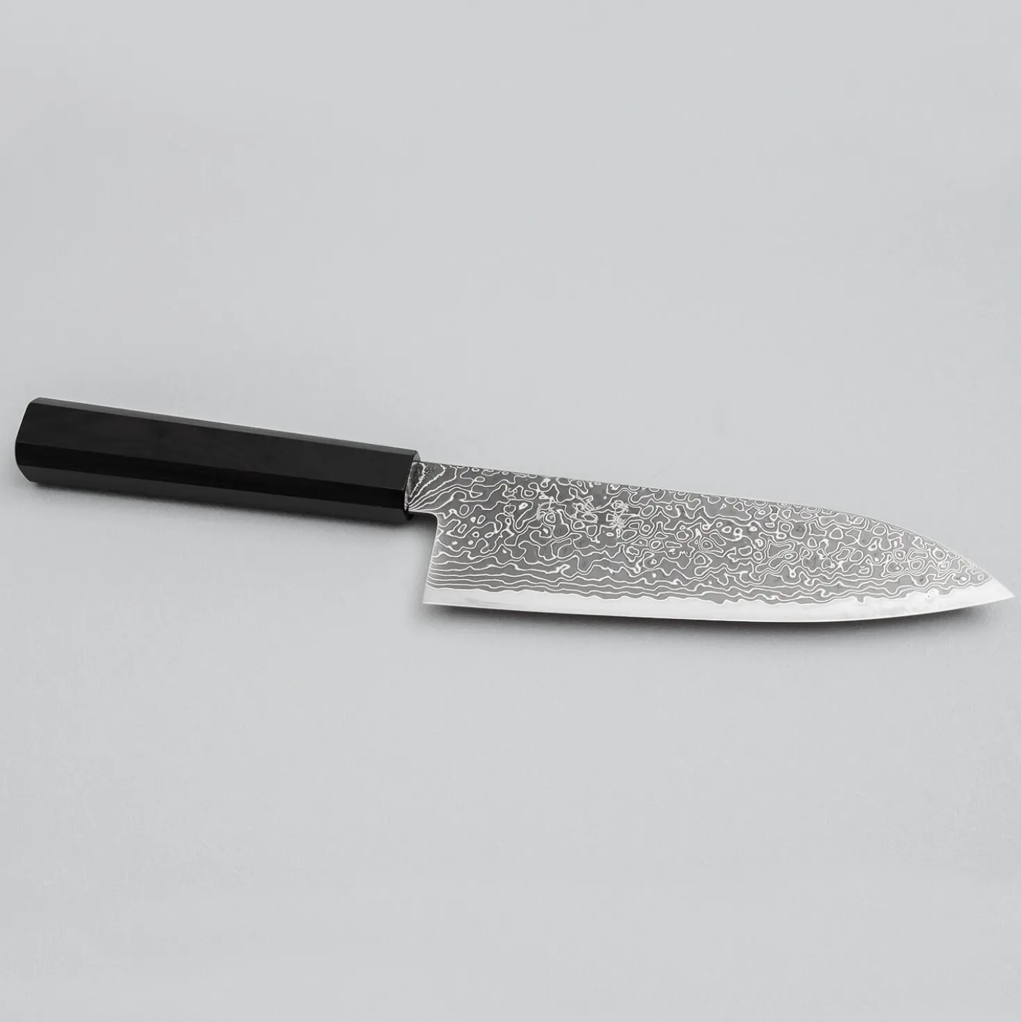 Hatsukokoro Ryuhyo Kurozome SG2 Damast Santoku 17.5 cm