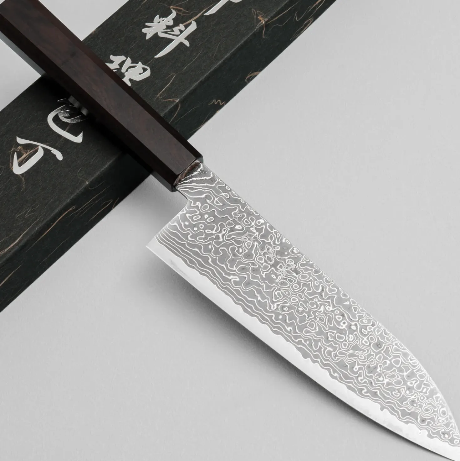 Hatsukokoro Ryuhyo Kurozome SG2 Damast Santoku 17.5 cm