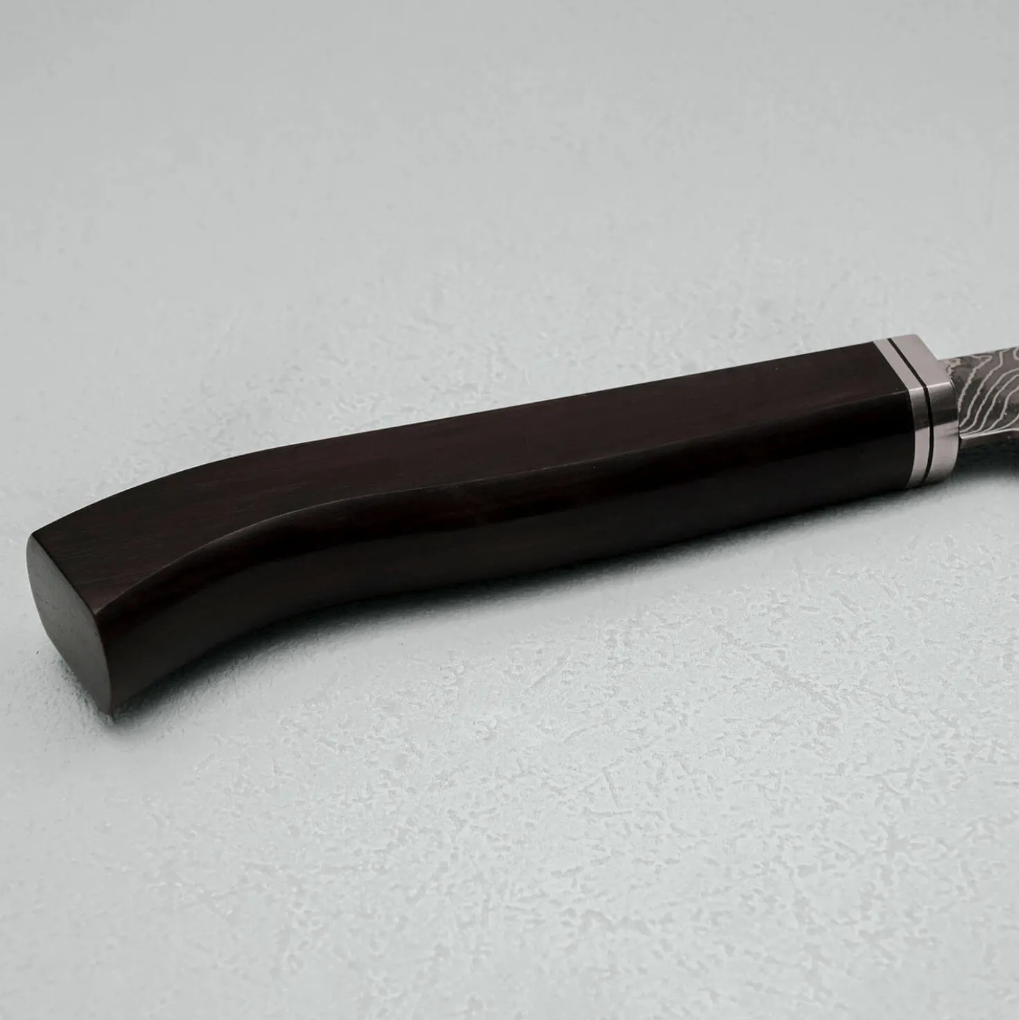 Hatsukokoro Ryuhyo Kurozome SG2 Damast Curved Ebony Santoku 17.5 cm