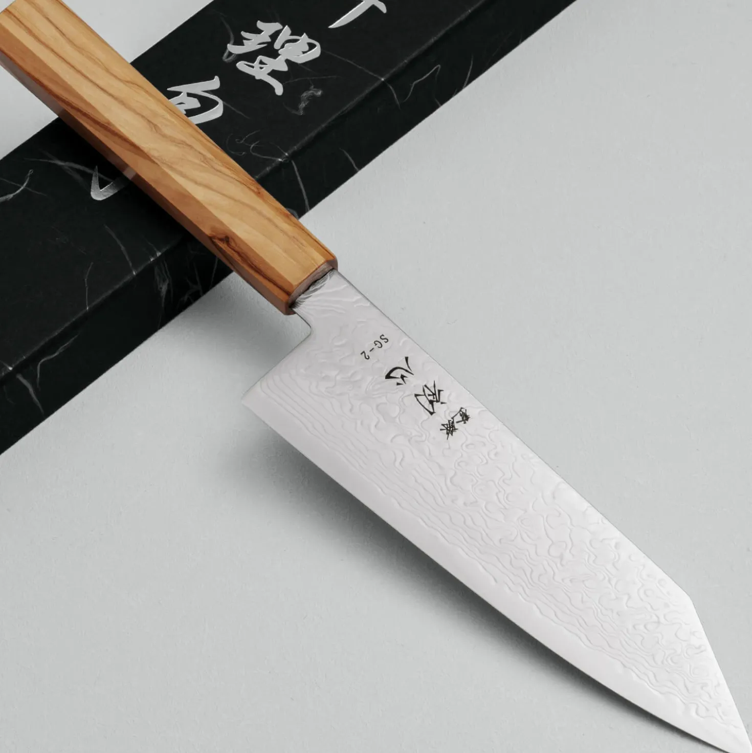 Hatsukokoro Ryuhyo SG2 Damast Olive Bunka 18 cm