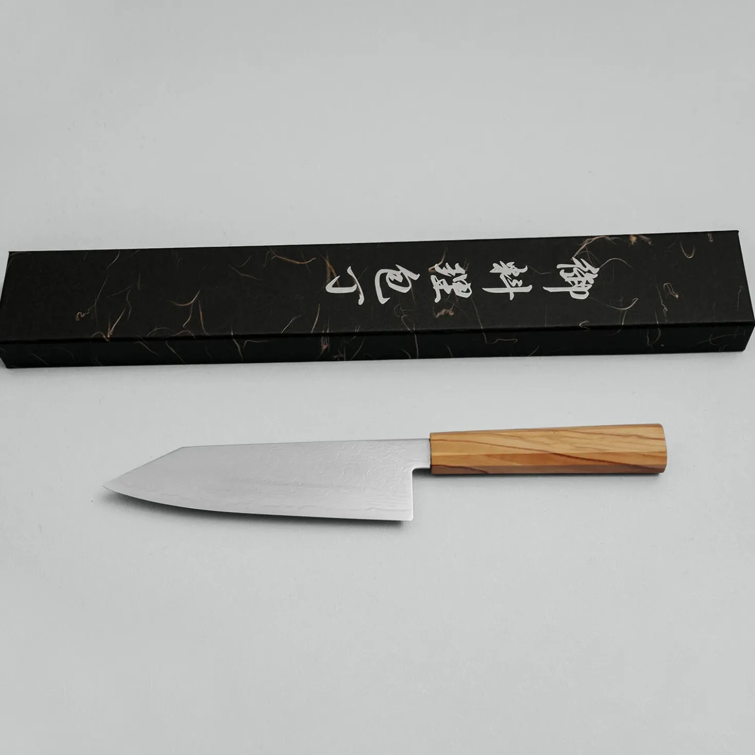 Hatsukokoro Ryuhyo SG2 Damast Olive Bunka 18 cm