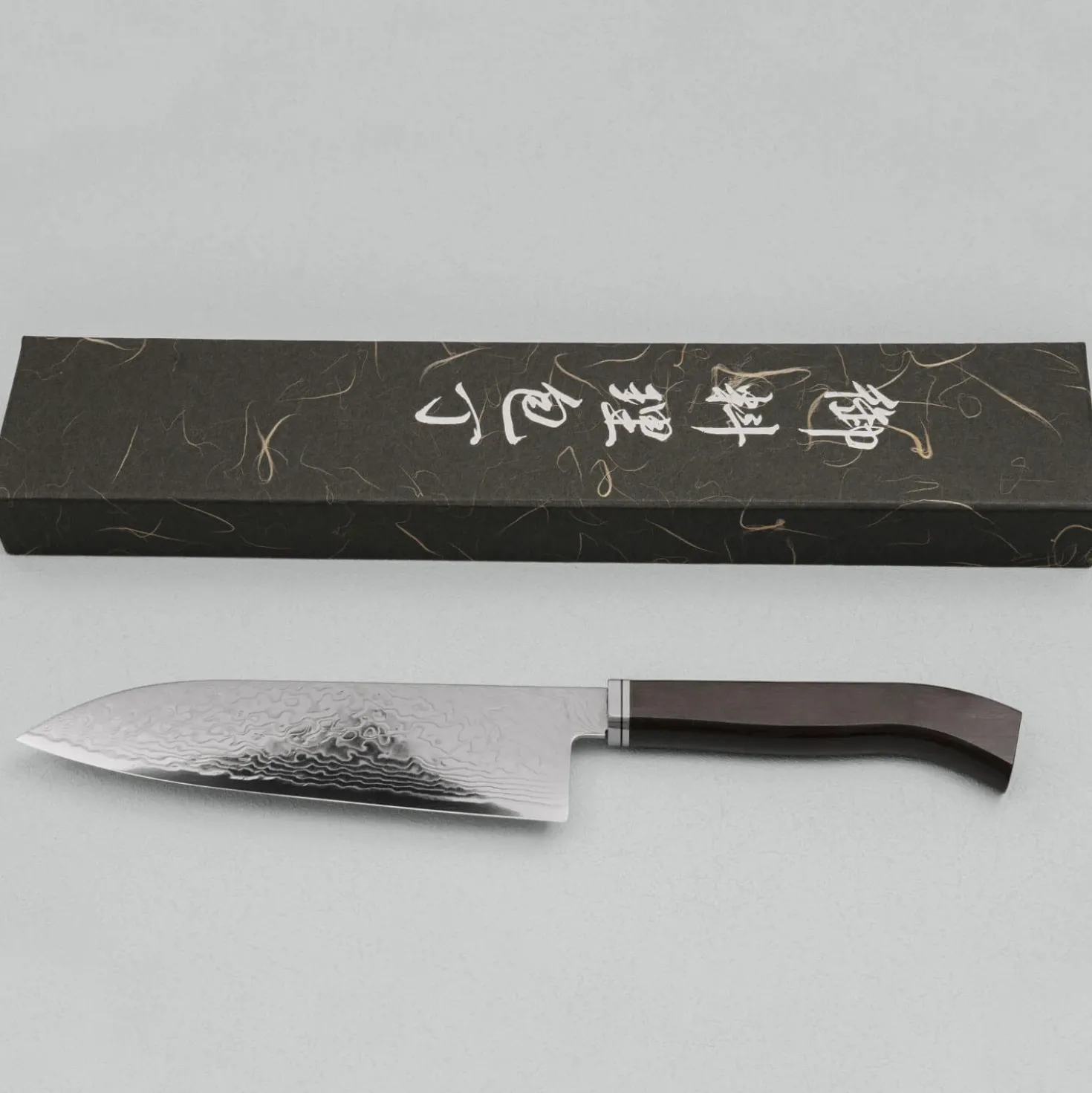 Hatsukokoro Ryuhyo SG2 Damast Curved Ebony Santoku 18 cm