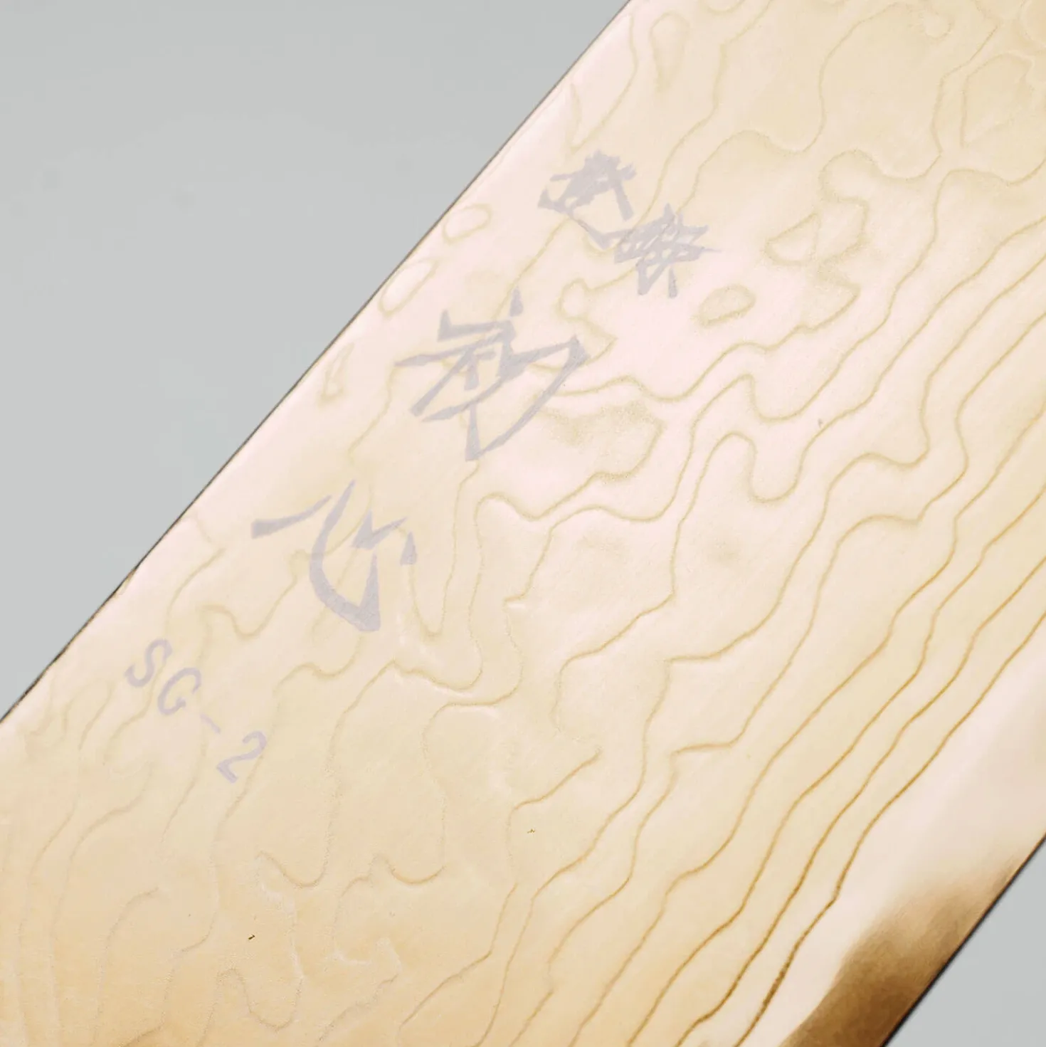 Hatsukokoro Ryuhyo SG2 Damast Ebony Gold Coating Santoku 18 cm