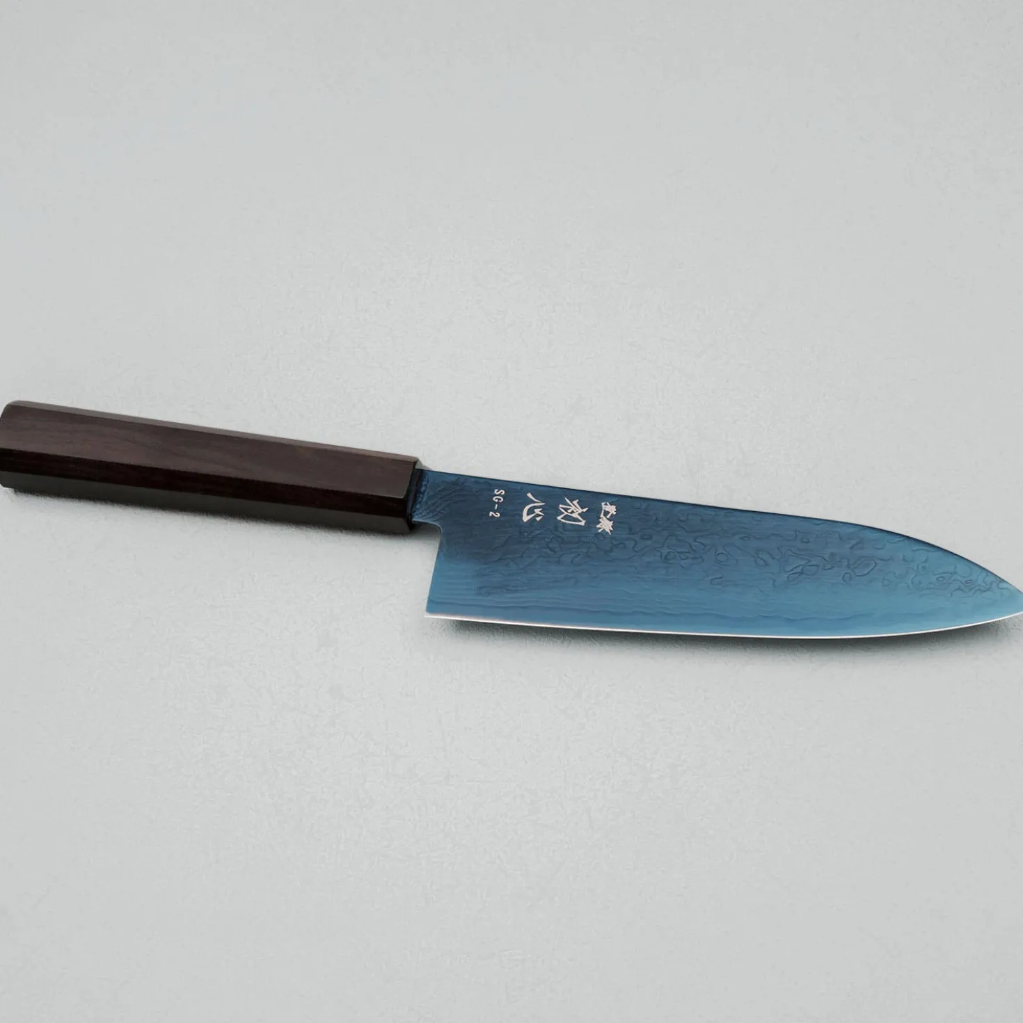 Hatsukokoro Ryuhyo SG2 Damast Ebony Blue Coating Santoku 18 cm