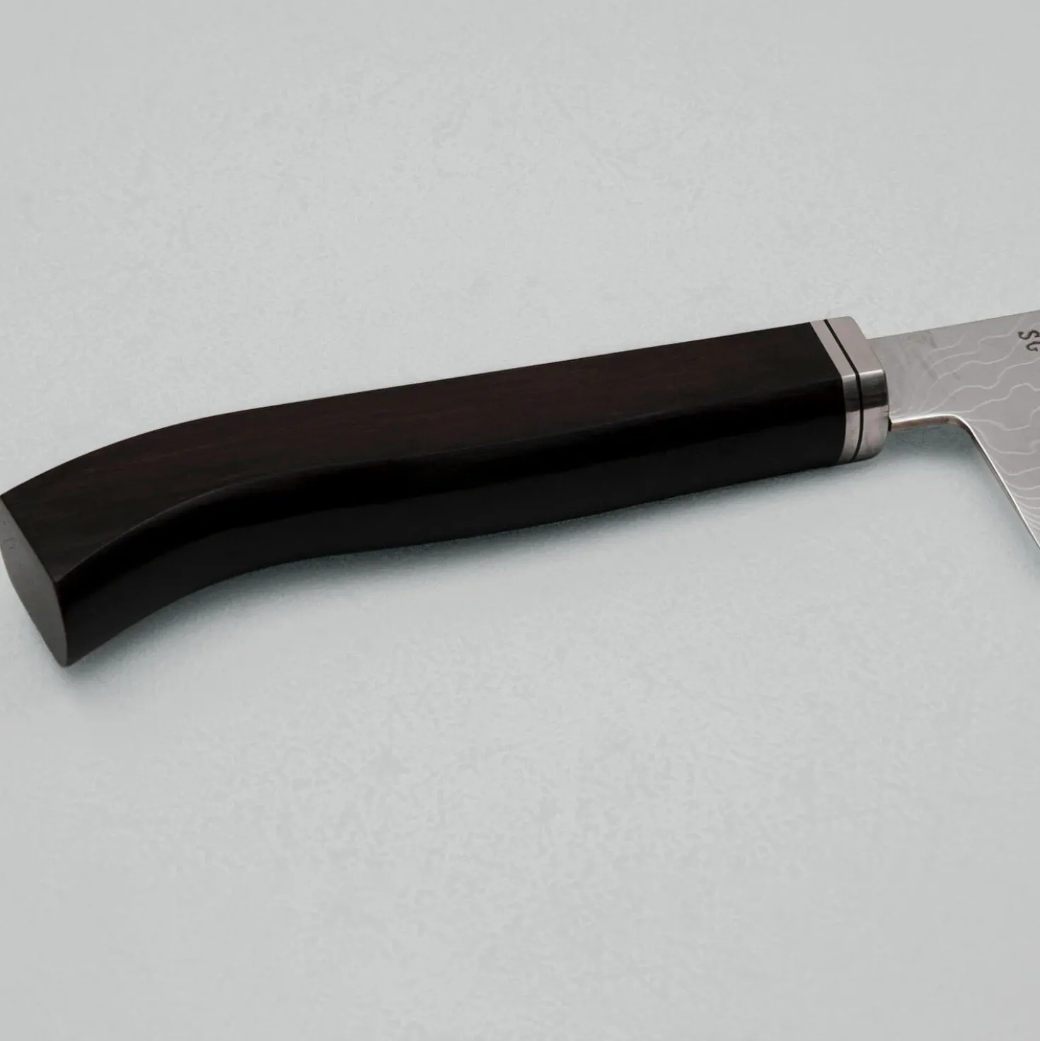Hatsukokoro Ryuhyo SG2 Damast Curved Ebony Bunka 18 cm
