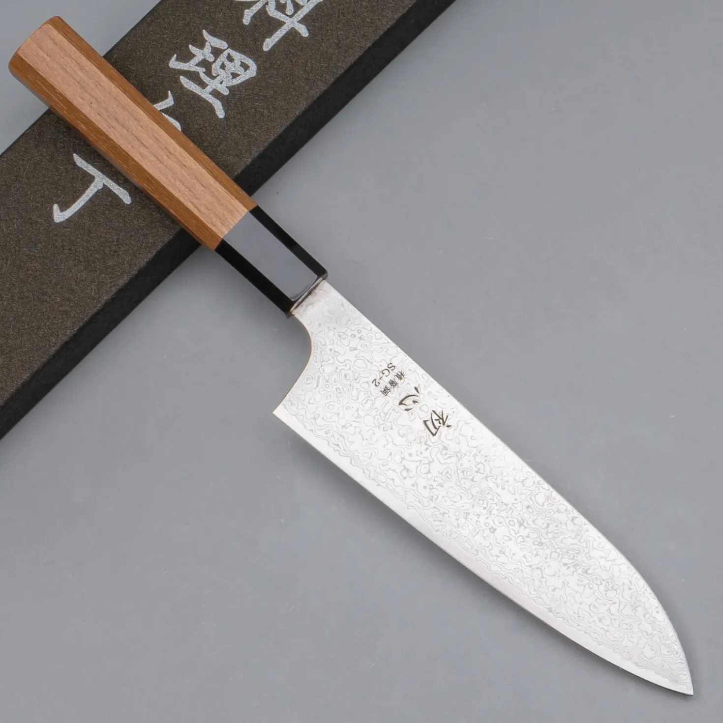Hatsukokoro Saihyo SG2 Damast Santoku 18 cm