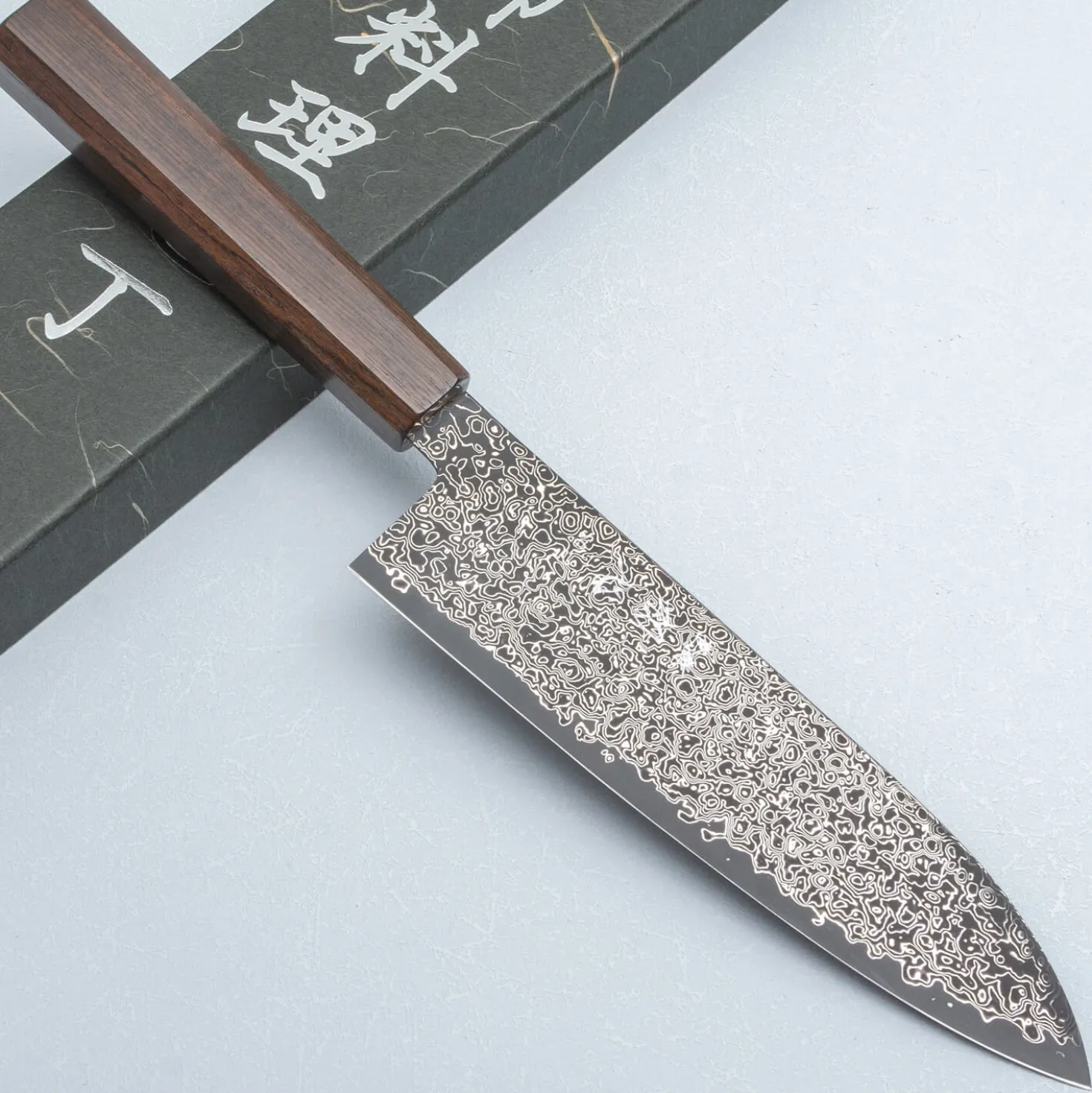 Hatsukokoro Saihyo SG2 Nickel Damast Santoku 18 cm
