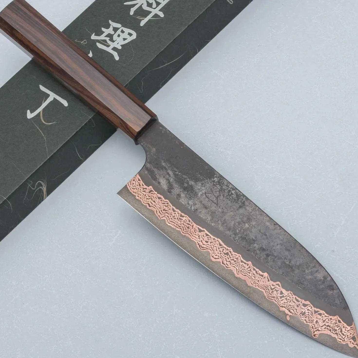Hatsukokoro x Nigara Yorokobi Kurouchi Santoku 18 cm