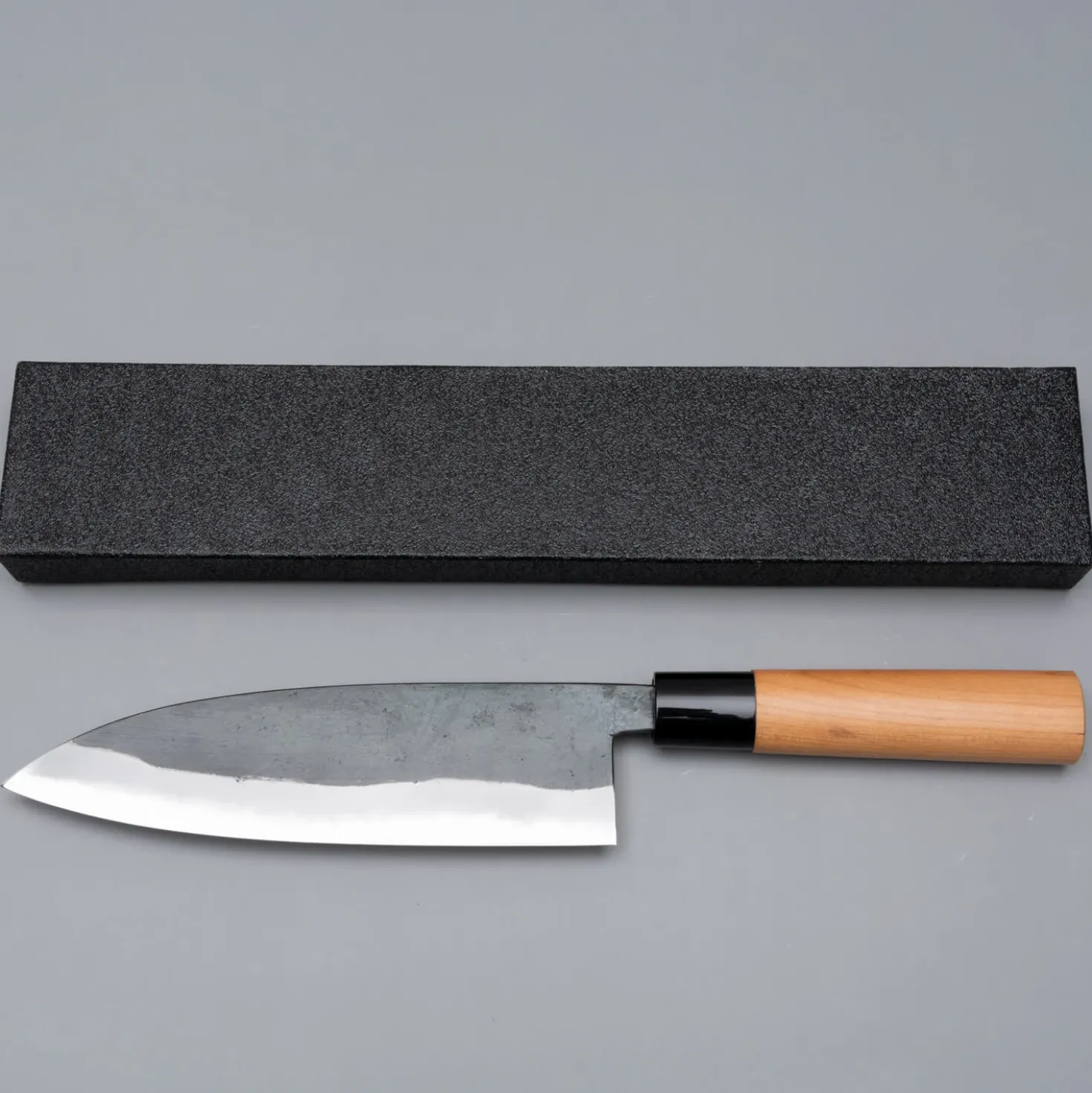 Hinokuni Shirogami Kurouchi Santoku 18 cm