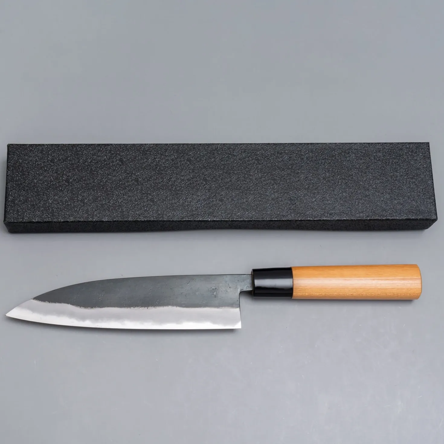Hinokuni Shirogami Kurouchi Gyuto 18 cm
