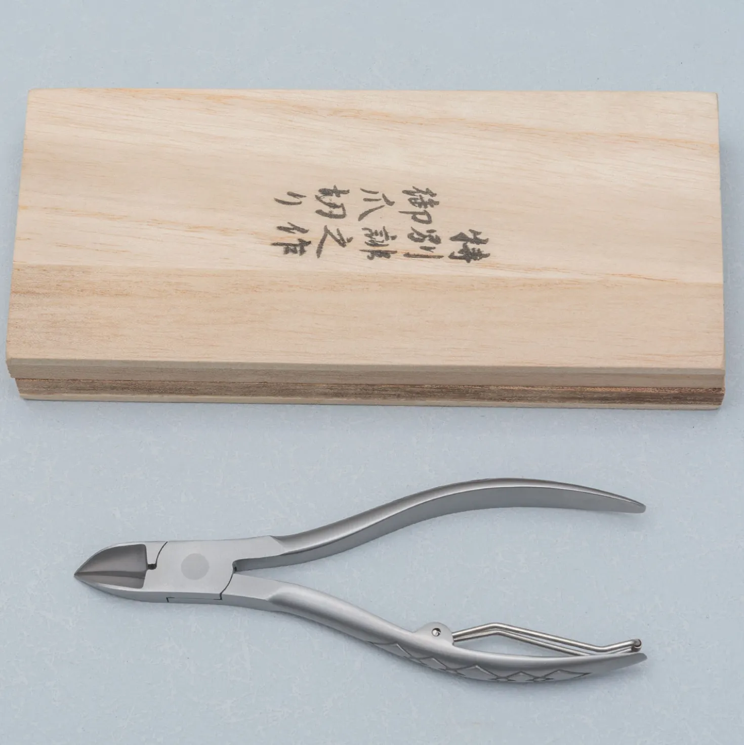 Hiroshi Suzuki Japanse Nageltang