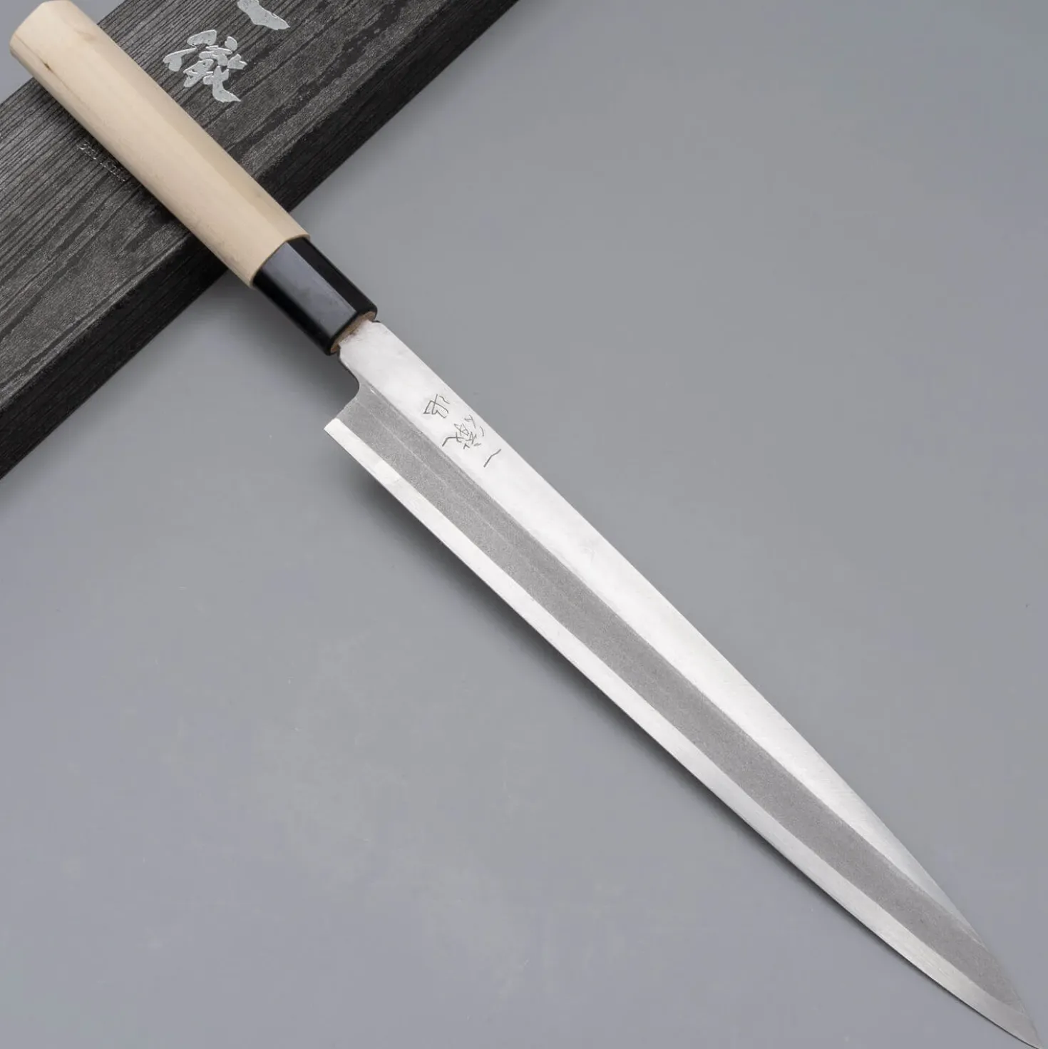 Ittetsu Uraoshi Shiro #2 Yanagiba 27 cm