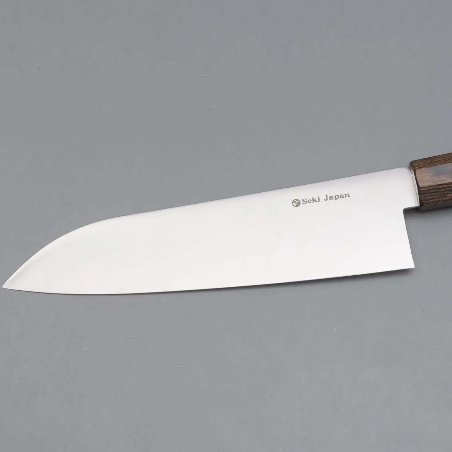Kanetsune VG10 Monosteel Santoku 18 cm