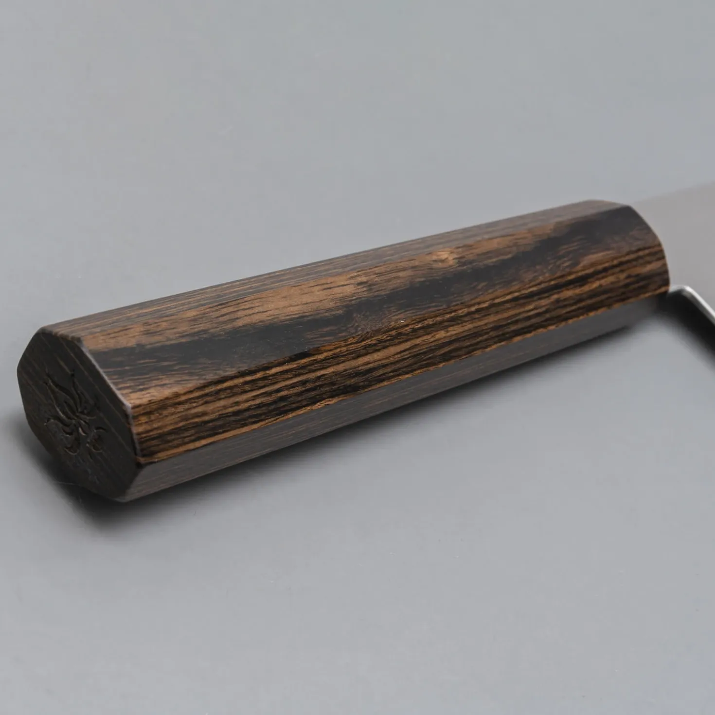 Kanetsune VG10 Monosteel Santoku 18 cm
