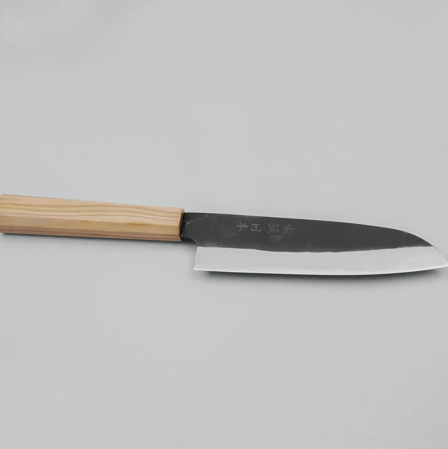 Kazoku Aogami 2 Kurouchi Olive Santoku 17 cm