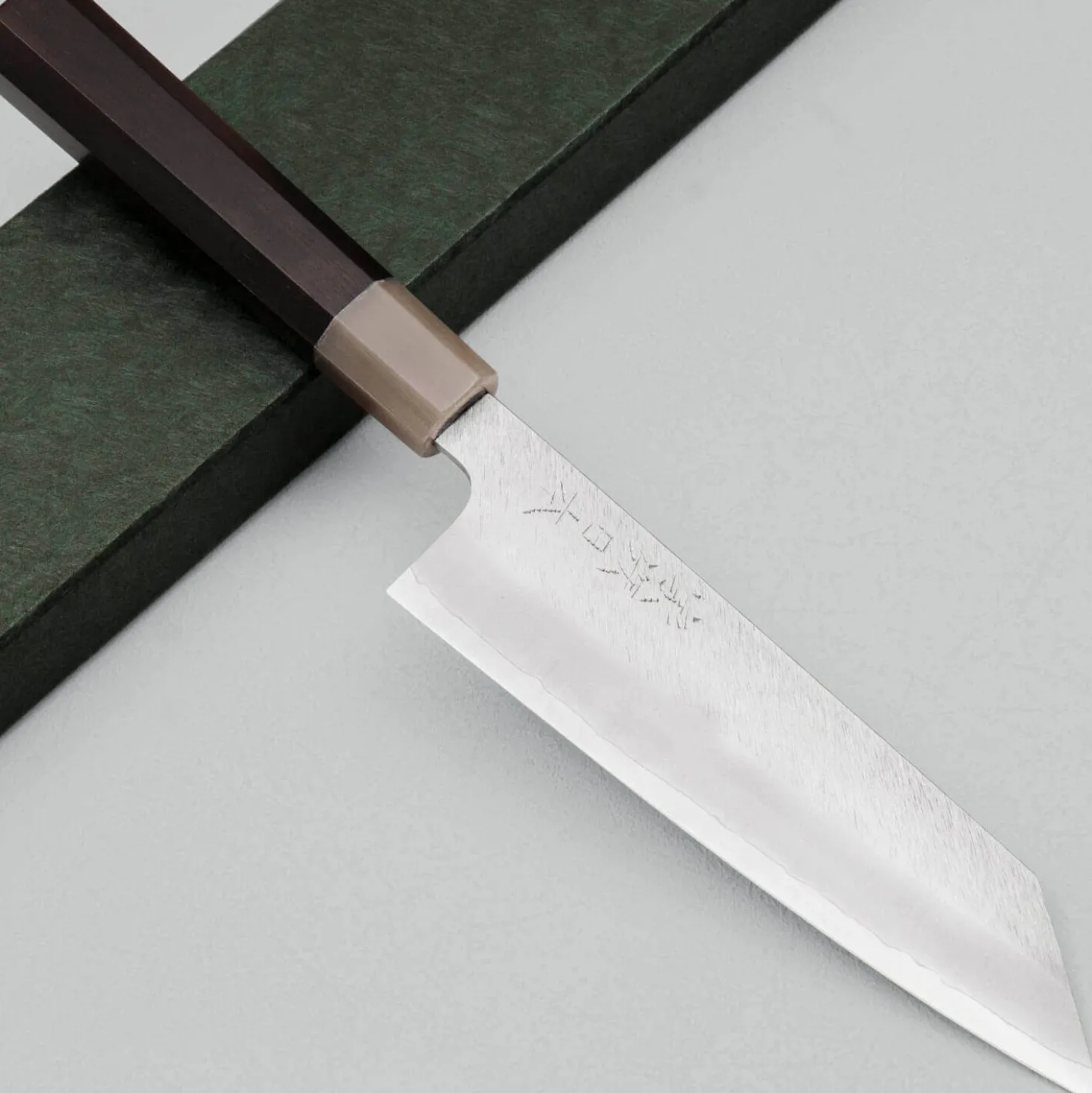 Kazoku Kegawa Ginsan Bunka 17 cm