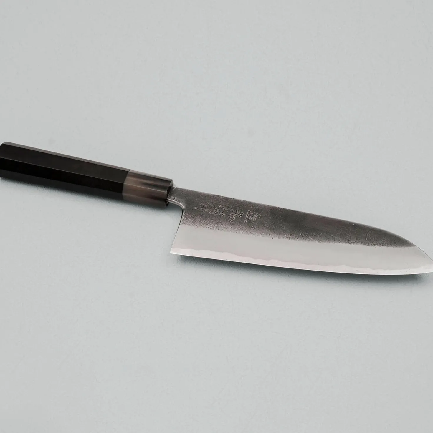 Kazoku x Wakui Kurouchi V2 Santoku 18 cm