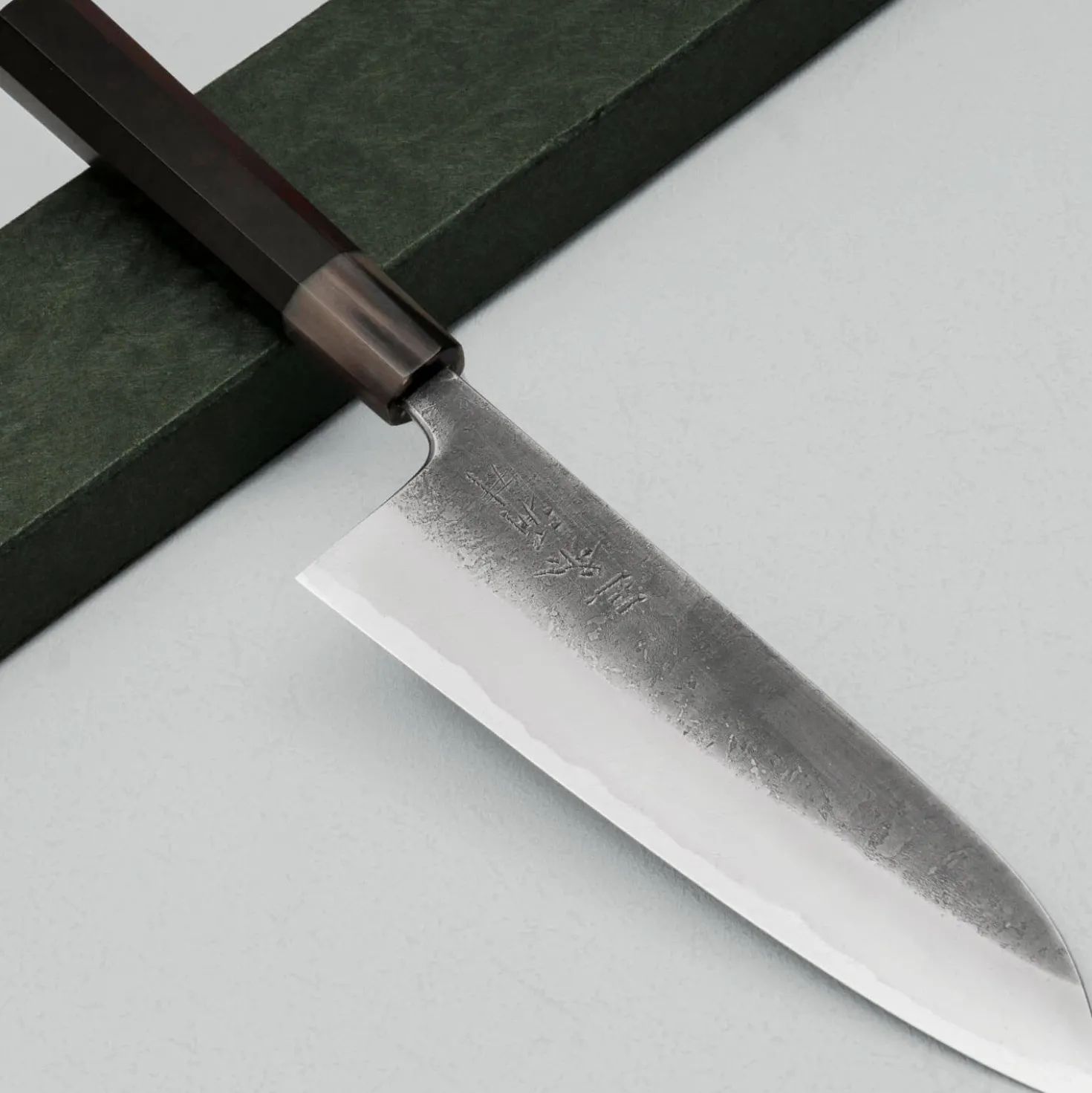 Kazoku x Wakui Kurouchi V2 Santoku 18 cm