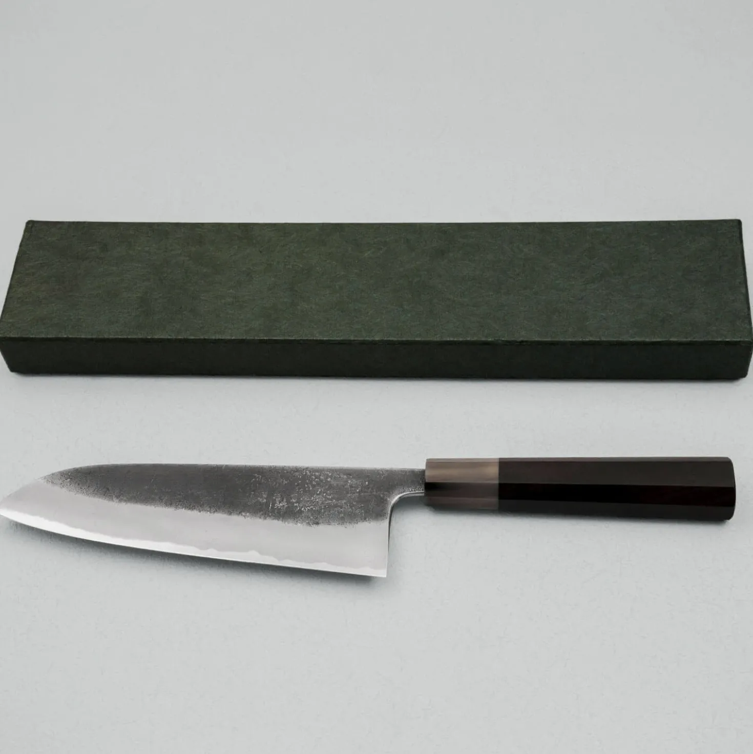 Kazoku x Wakui Kurouchi V2 Santoku 18 cm