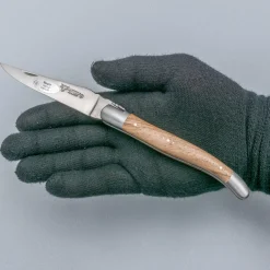 Laguiole en Aubrac Classic Zakmes Walnoothout 12 cm