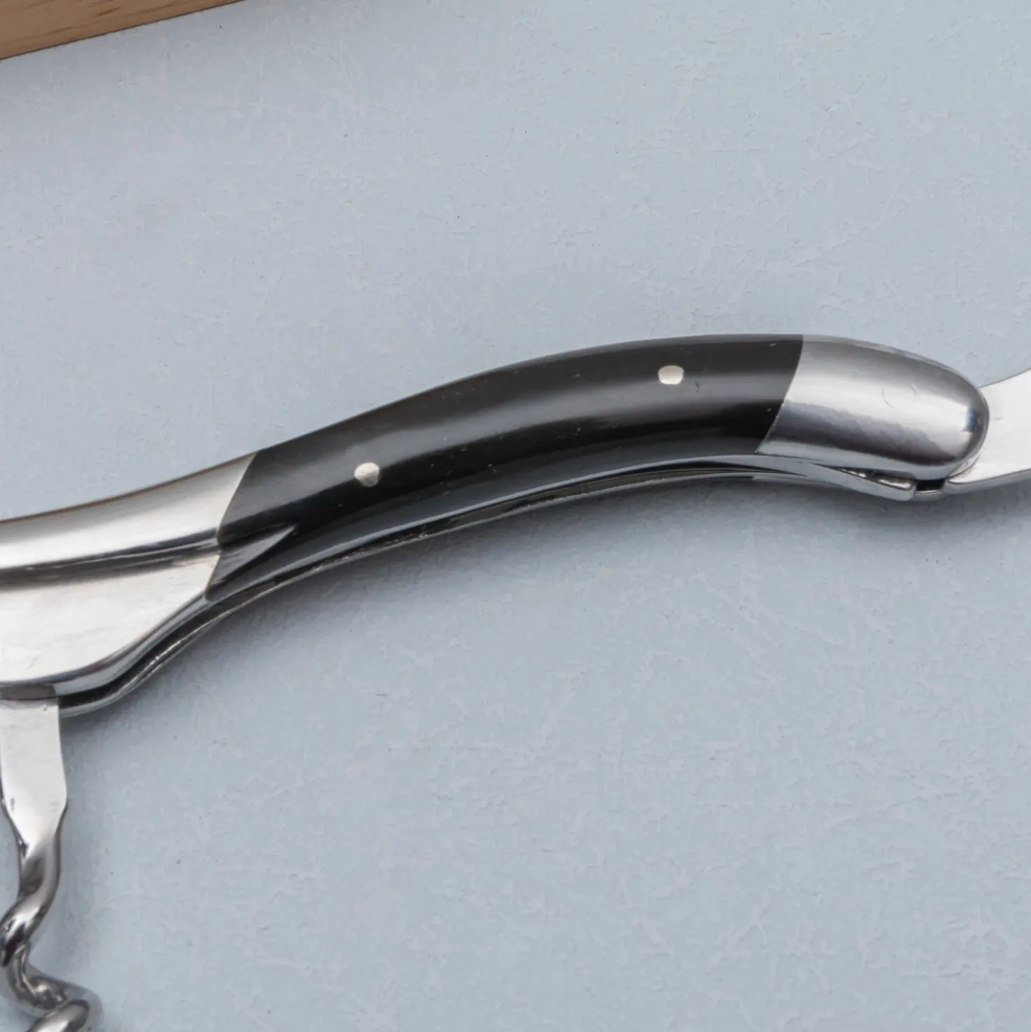 Laguiole en Aubrac Kelnersmes Buffelhoorn