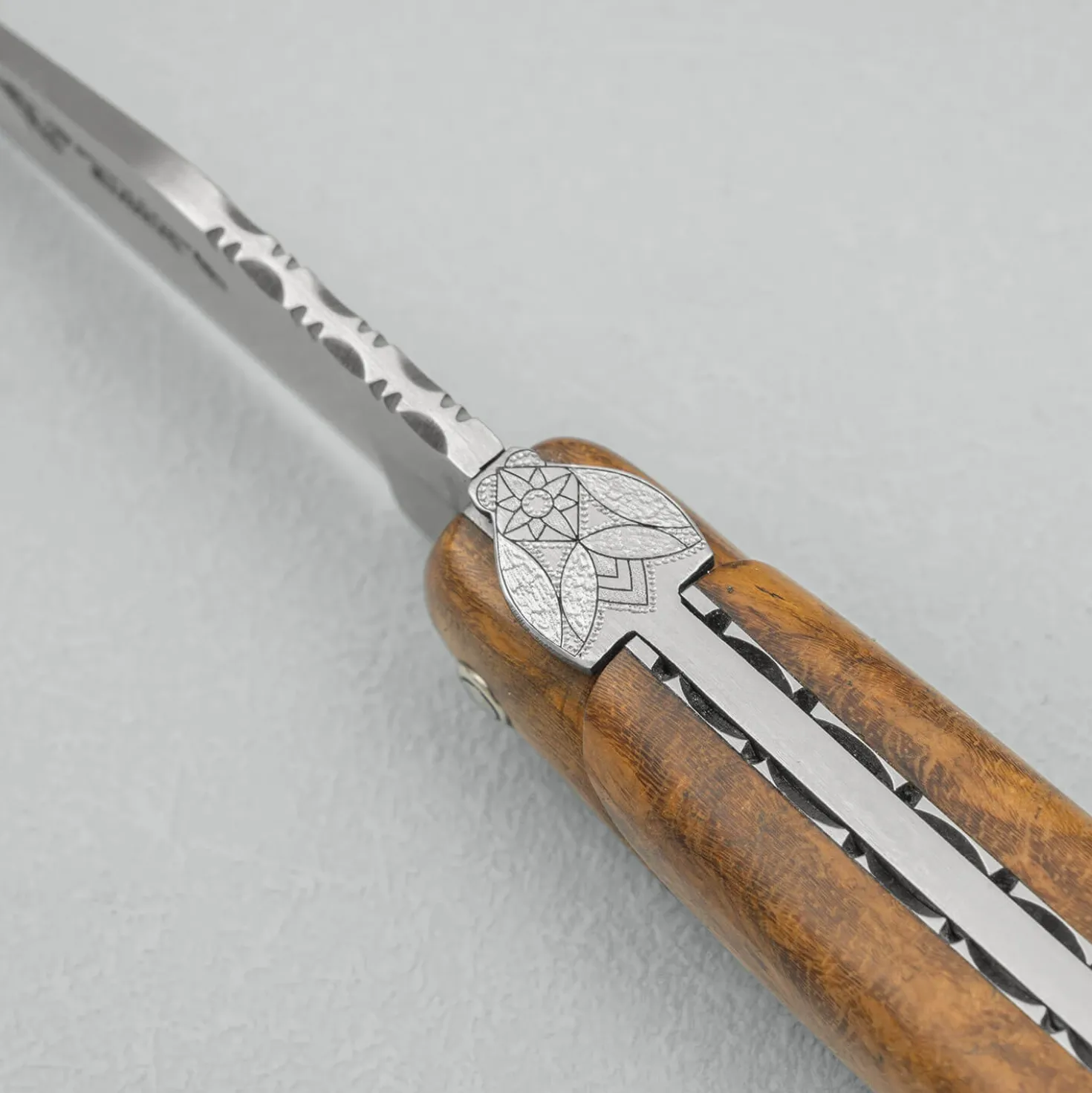 Laguiole en Aubrac Queen Bee Zakmes Teak 12 cm