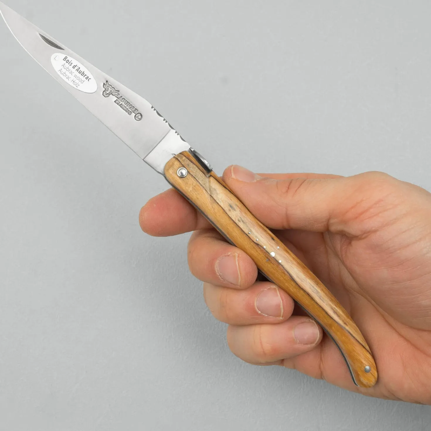 Laguiole en Aubrac Queen Bee Zakmes Aubrac Wood 12 cm