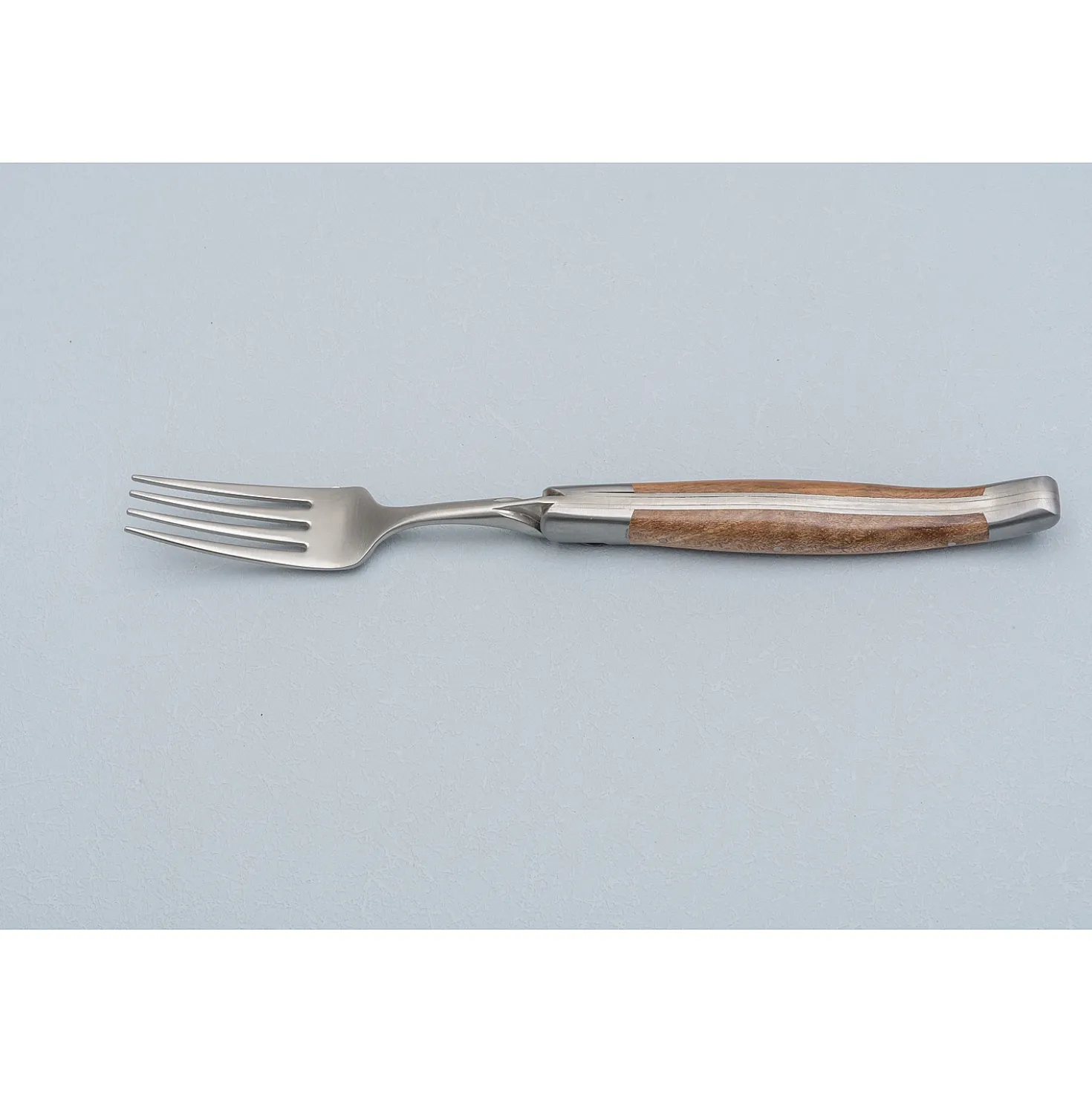 Laguiole en Aubrac Steakmessen en vorkenset Walnoot 4 delig