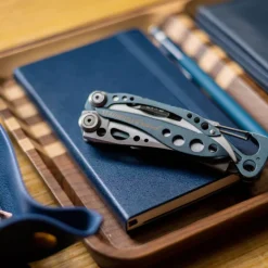 Leatherman Skeletool Multitool
