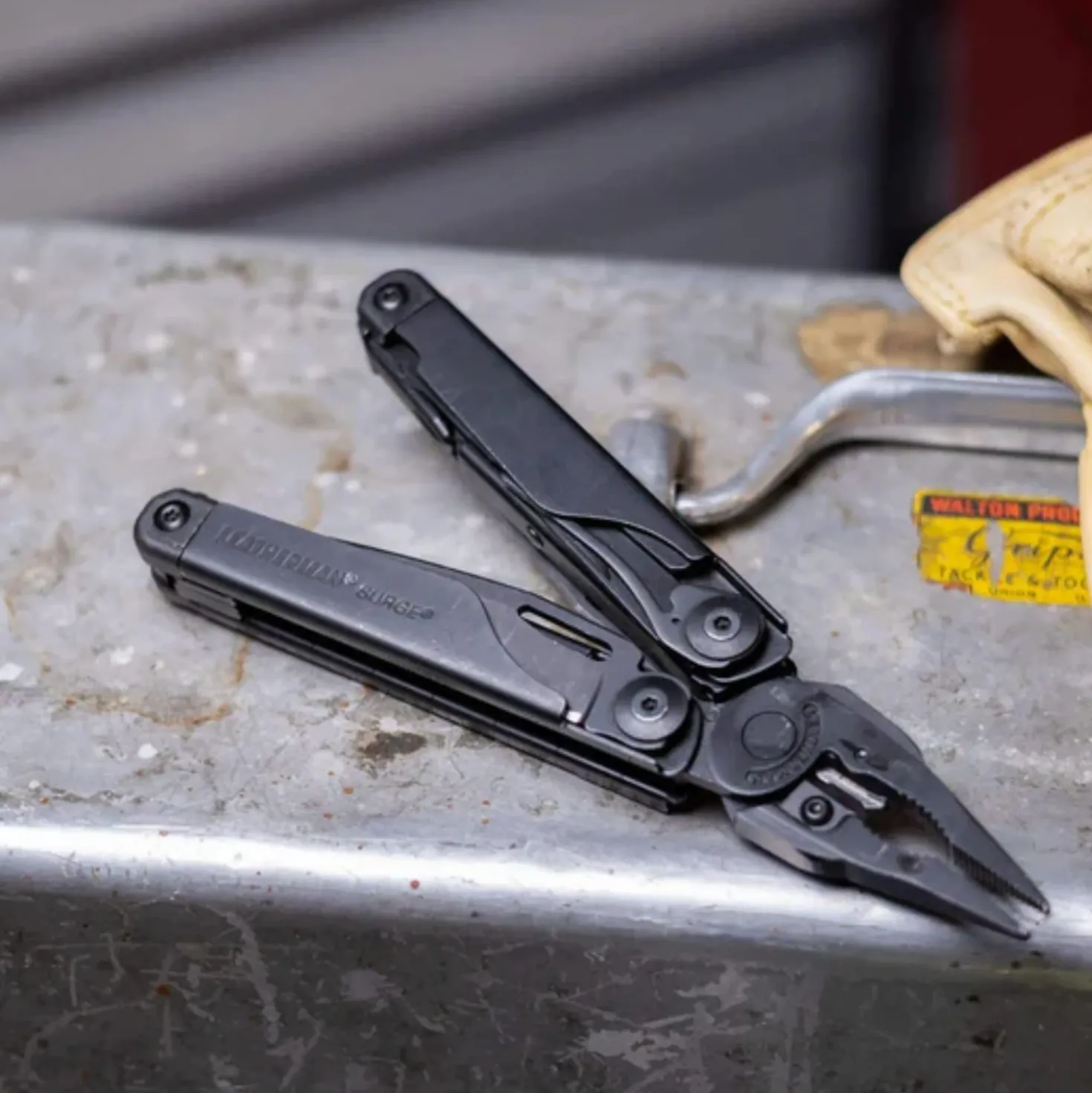 Leatherman Surge Multitool