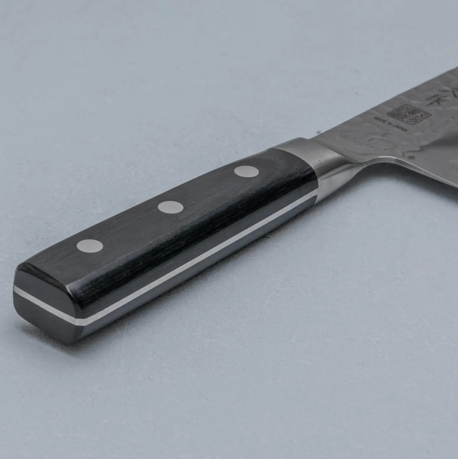 Mac Professional Tsuchime Santoku 17.5 cm