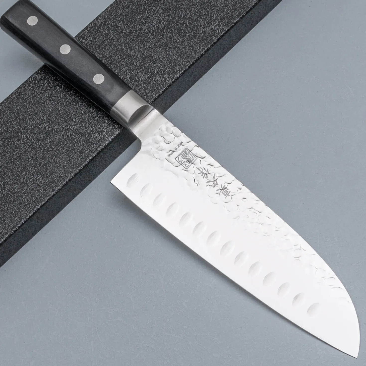 Mac Professional Tsuchime Santoku 17.5 cm