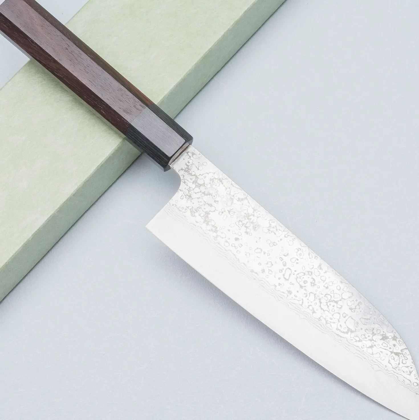 Makoto Kurosaki VG10W Damast Rosewood Santoku 17 cm