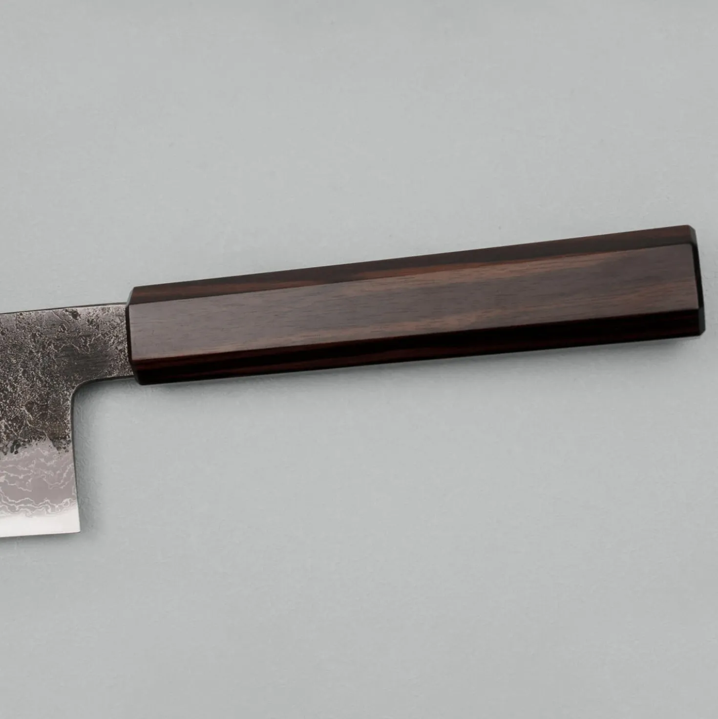 Mutsumi Hinoura Shirogami #2 Kurouchi Damast Santoku 17 cm