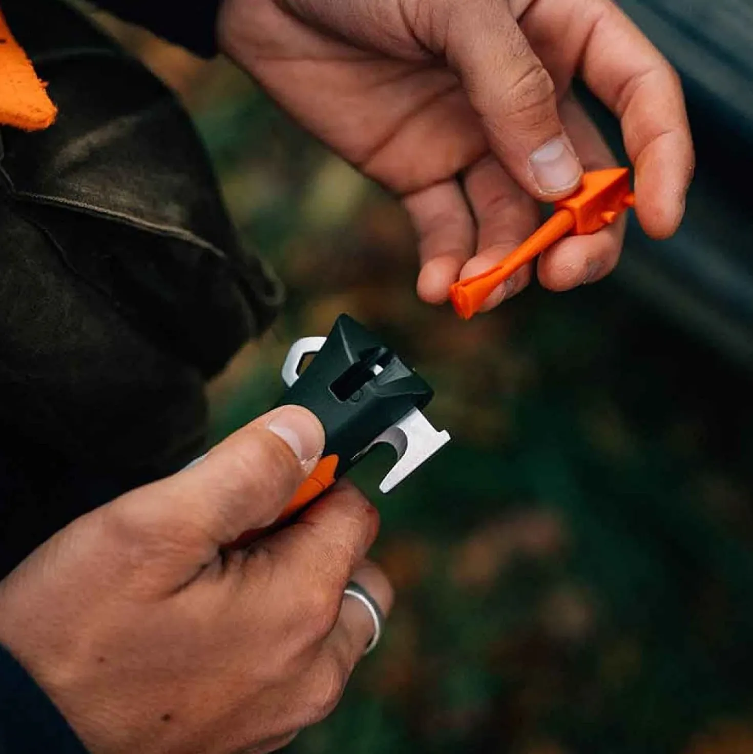 Opinel Explore no. 12 Oranje/Groen Met Teek Tool