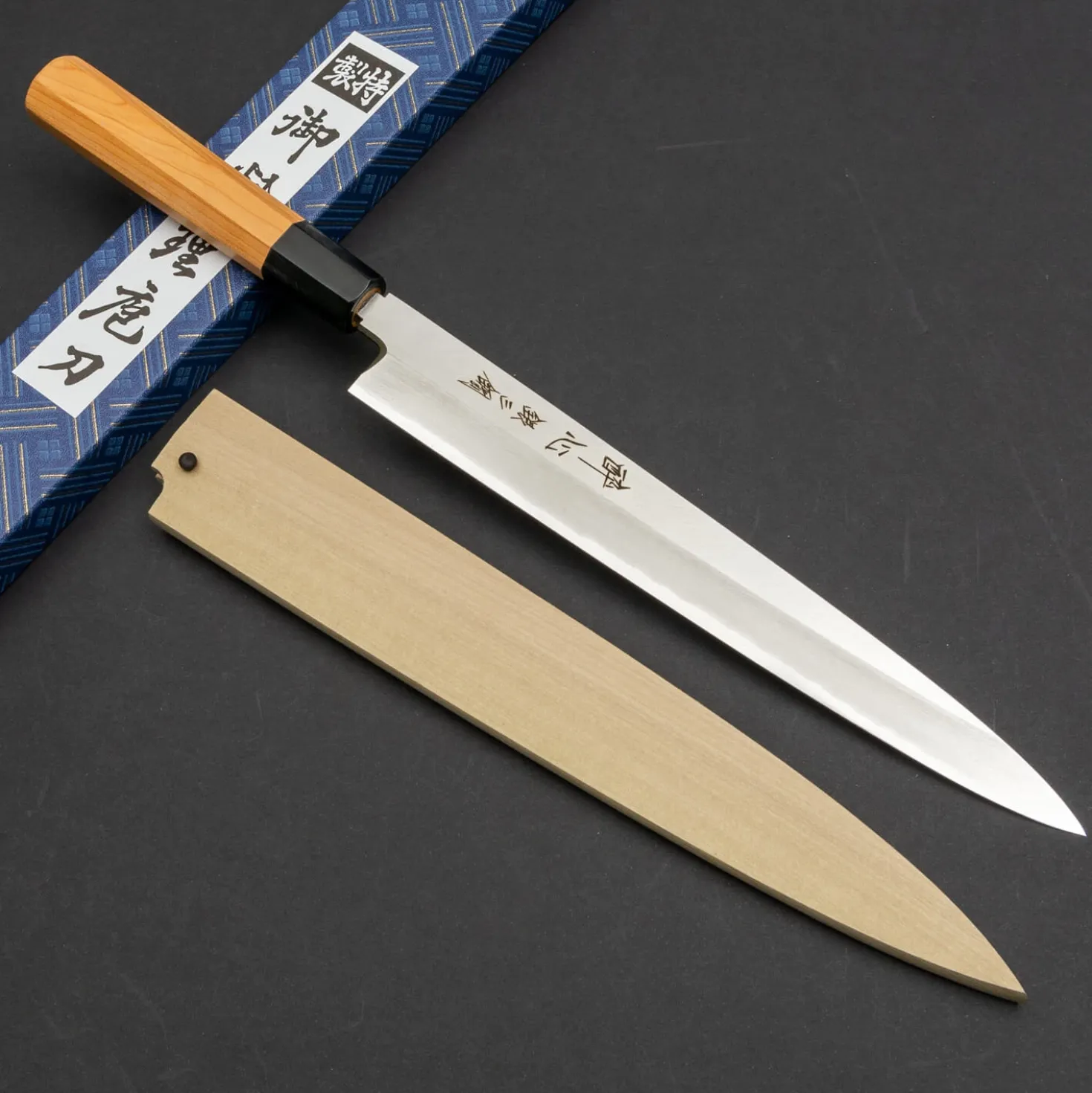 Suisin Ginsanko Yanagiba 24 cm + Saya