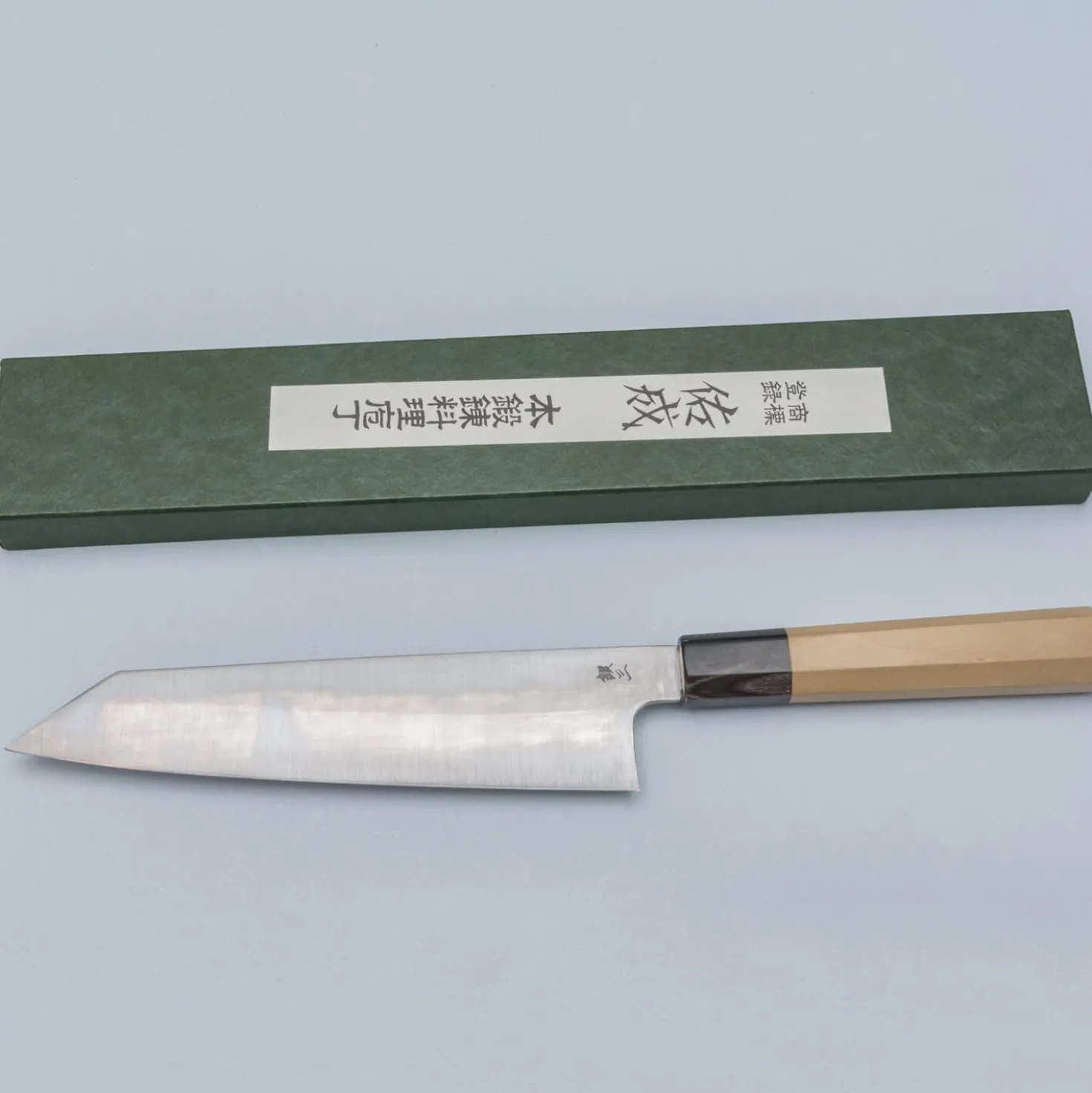 Sukenari Ginsan Kiritsuke Magnolia 21 cm