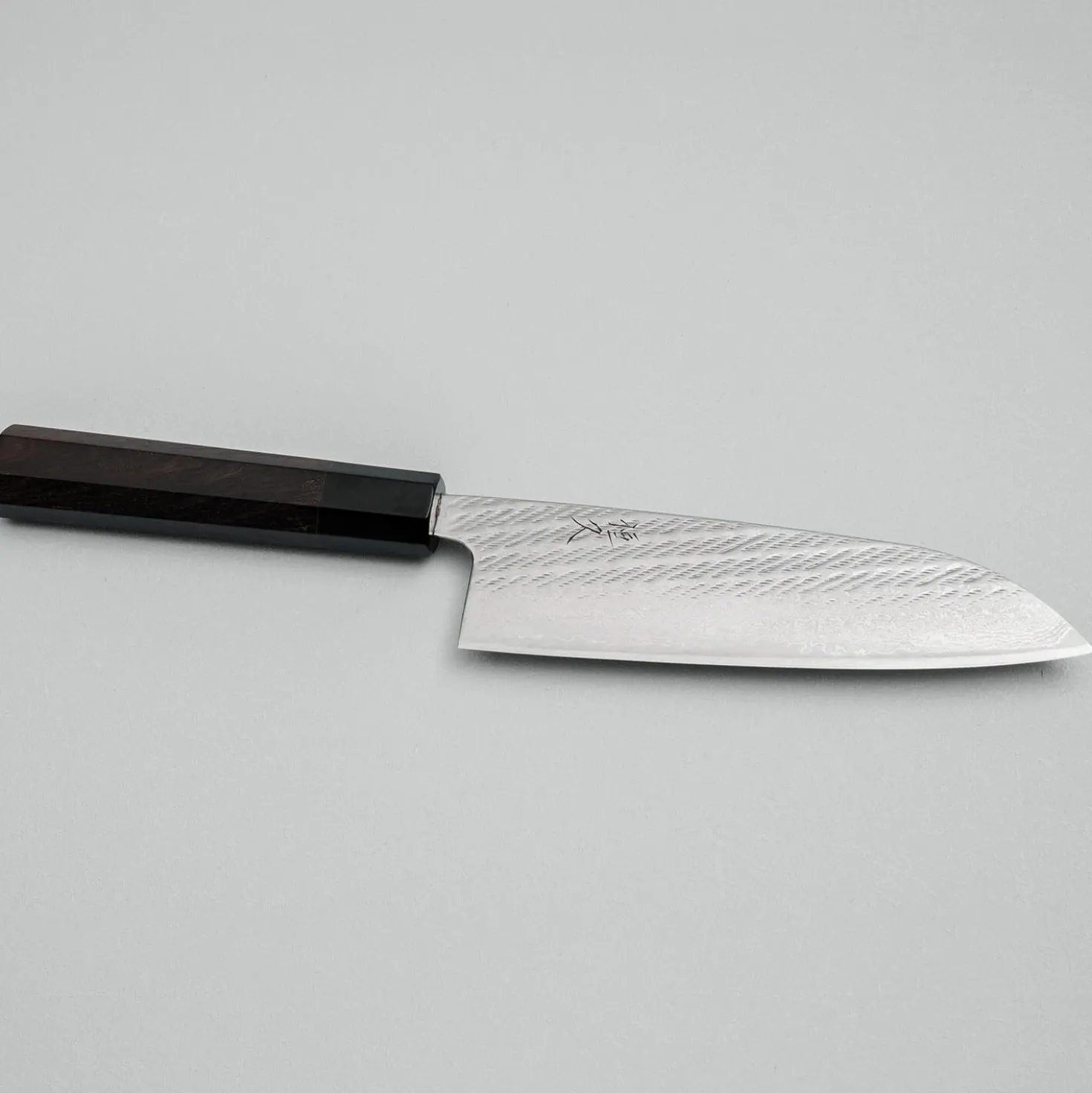 Tsunehisa Ginsan Nawame Damast Ebony Santoku 17 cm