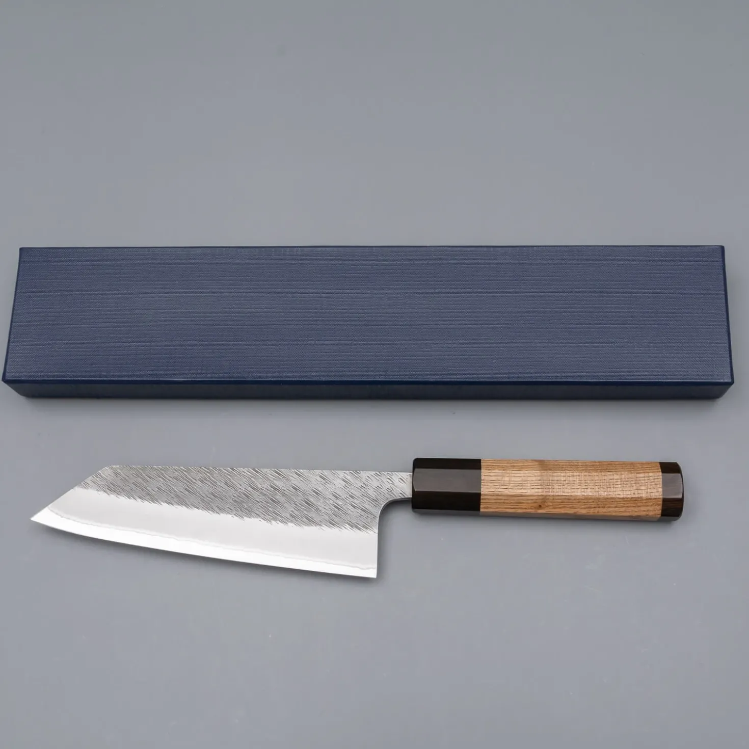 Yoshikane Shirogami #2 Kurouchi Tsuchime Bunka 16.5 cm