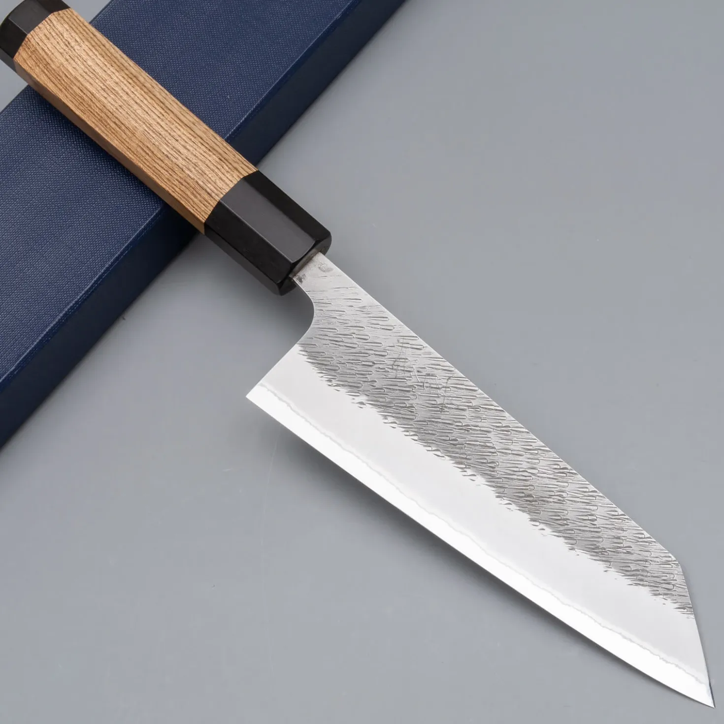 Yoshikane Shirogami #2 Kurouchi Tsuchime Bunka 16.5 cm
