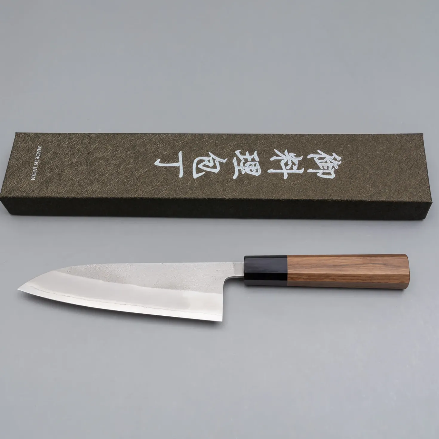 Yoshikane Shirogami #2 Nashiji Santoku
